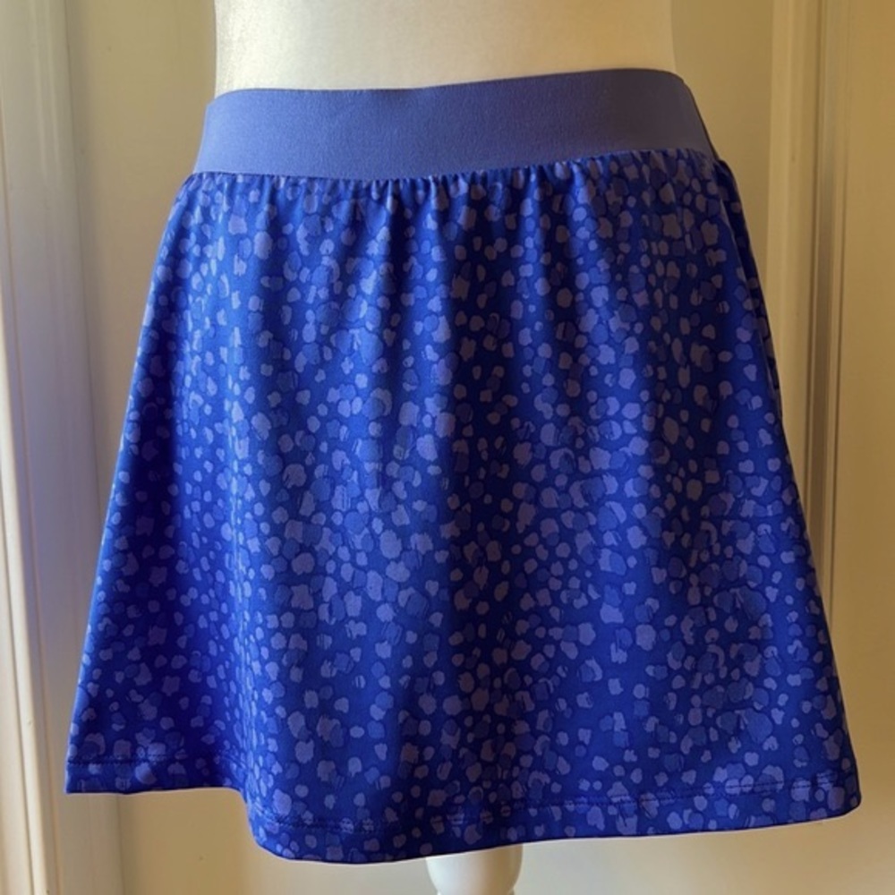 Tail blue tennis skirt with abstract dot pattern, size medium